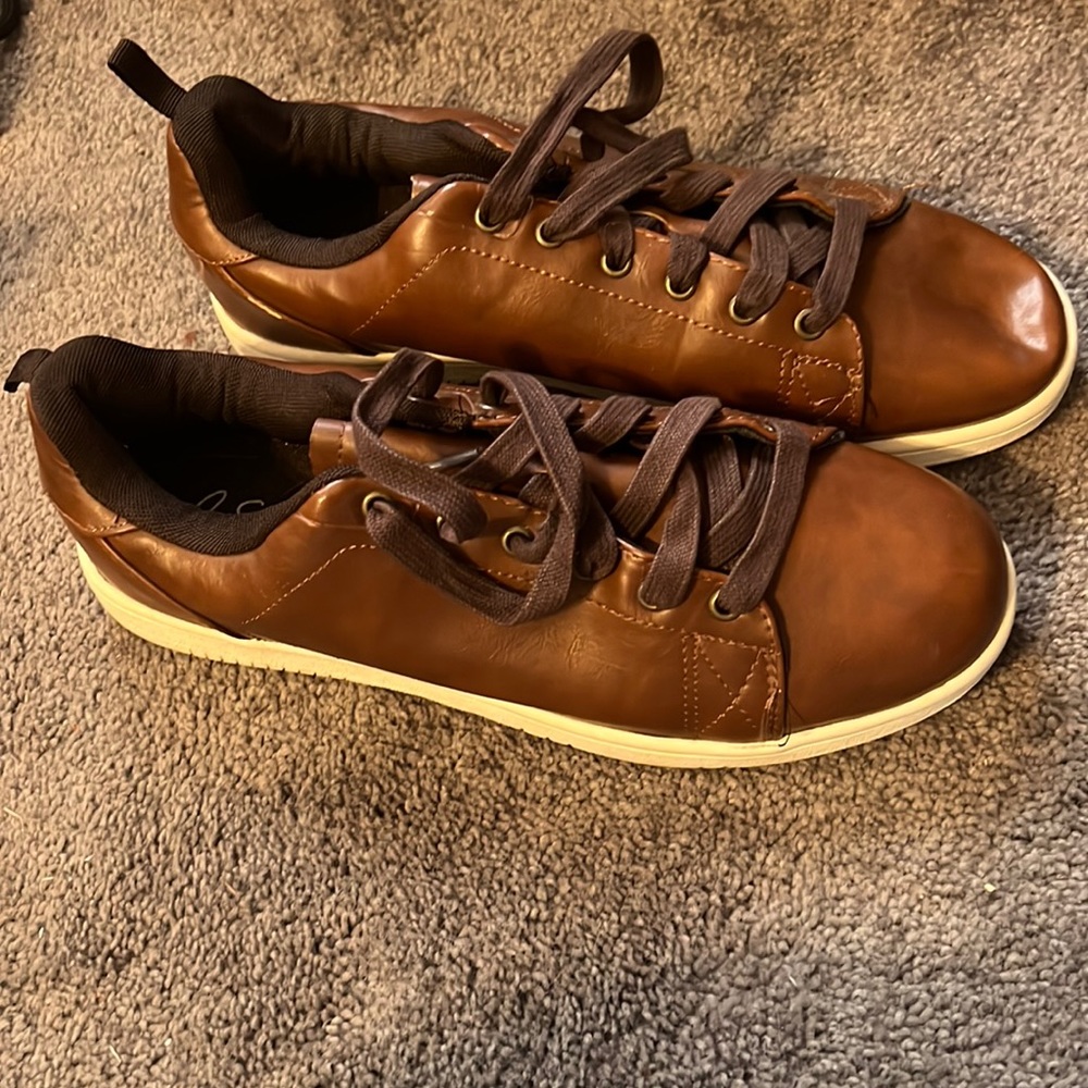City Streets Mens size 11 Brown